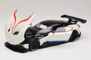 Aston Martin Vulcan Stratus White Met Blauwe en Rode Strepen AUTOart 1:18 70261 Composiet — afbeelding 2 van 8