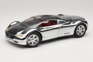 Audi Avus Quattro Chrome Silver Revell 1:18 08830 Metaal