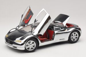 Audi Avus Quattro Chrome Silver Revell 1:18 08830 Metaal — afbeelding 2 van 8