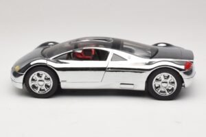 Audi Avus Quattro Chrome Silver Revell 1:18 08830 Metaal — afbeelding 4 van 8