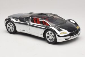 Audi Avus Quattro Chrome Silver Revell 1:18 08830 Metaal — afbeelding 6 van 8