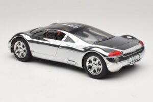 Audi Avus Quattro Chrome Silver Revell 1:18 08830 Metaal — afbeelding 7 van 8