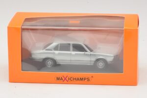 BMW 520 E12 Lichtblauw Metallic Maxichamps 1:43 940023002 Metaal — afbeelding 5 van 5