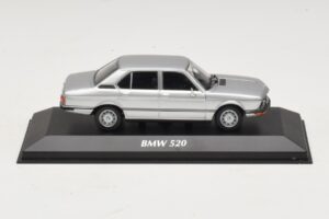 BMW 520 E12 Zilver Maxichamps 1:43 940023000 Metaal