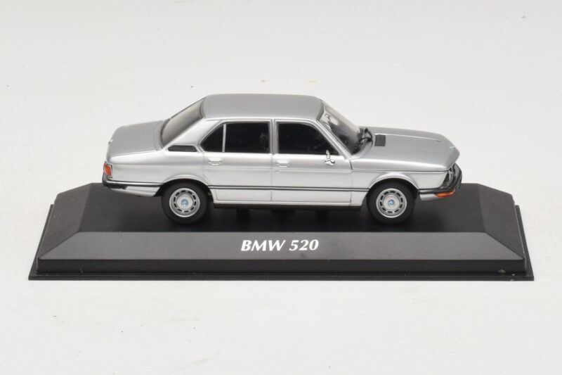 BMW 520 E12 Zilver Maxichamps 1:43 940023000 Metaal