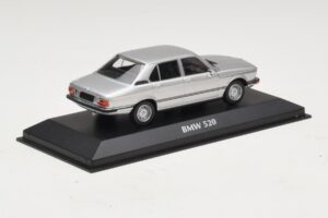 BMW 520 E12 Zilver Maxichamps 1:43 940023000 Metaal — afbeelding 2 van 5