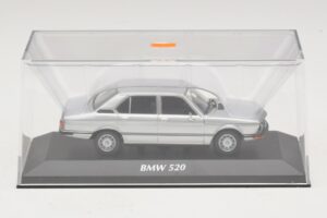 BMW 520 E12 Zilver Maxichamps 1:43 940023000 Metaal — afbeelding 4 van 5