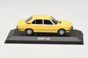 BMW 520 E12 Geel Maxichamps 1:43 BMW 520 E12 Geel Maxichamps 1:43 940023001 Metaal