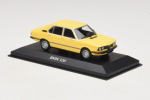 BMW 520 E12 Geel Maxichamps 1:43 940023001 Metaal — afbeelding 3 van 5