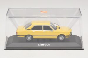 BMW 520 E12 Geel Maxichamps 1:43 940023001 Metaal — afbeelding 4 van 5