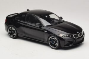 BMW M2 F87 Zwart Metallic Minichamps 1:18 155026100 Metaal — afbeelding 4 van 6