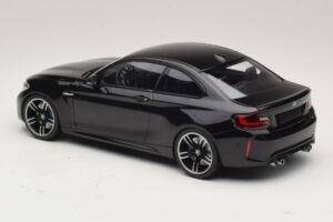 BMW M2 F87 Zwart Metallic Minichamps 1:18 155026100 Metaal — afbeelding 5 van 6