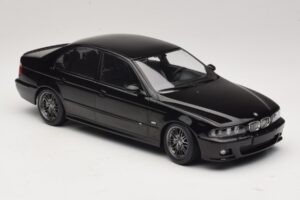 BMW M5 E39 Zwart KK-Scale 1:18 KKDC181623 Metaal — afbeelding 4 van 6