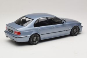 BMW M5 E39 Silverstone Blue Metallic KK-Scale 1:18 KKDC181622 Metaal — afbeelding 2 van 6