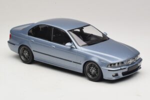 BMW M5 E39 Silverstone Blue Metallic KK-Scale 1:18 KKDC181622 Metaal — afbeelding 4 van 6