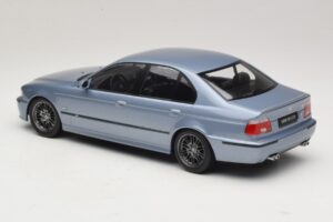 BMW M5 E39 Silverstone Blue Metallic KK-Scale 1:18 KKDC181622 Metaal — afbeelding 5 van 6