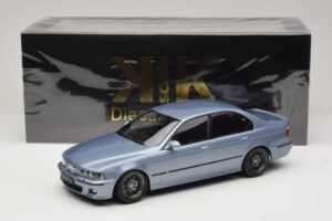 BMW M5 E39 Silverstone Blue Metallic KK-Scale 1:18 KKDC181622 Metaal — afbeelding 6 van 6