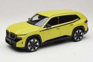 BMW XM G09 Geel Minichamps 1:18 110023302 Metaal