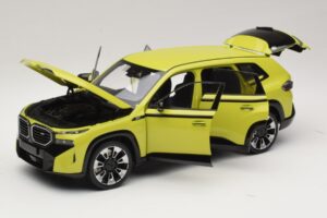 BMW XM G09 Geel Minichamps 1:18 110023302 Metaal — afbeelding 2 van 8