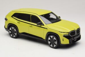 BMW XM G09 Geel Minichamps 1:18 110023302 Metaal — afbeelding 6 van 8