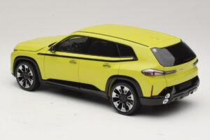 BMW XM G09 Geel Minichamps 1:18 110023302 Metaal — afbeelding 7 van 8