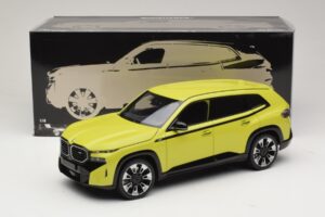 BMW XM G09 Geel Minichamps 1:18 110023302 Metaal — afbeelding 8 van 8