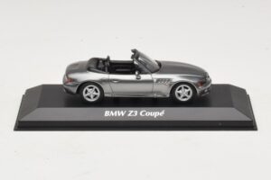 BMW Z3 Grijs Metallic Maxichamps 1:43 BMW Z3 Grijs Metallic Maxichamps 1:43 940024330 Metaal