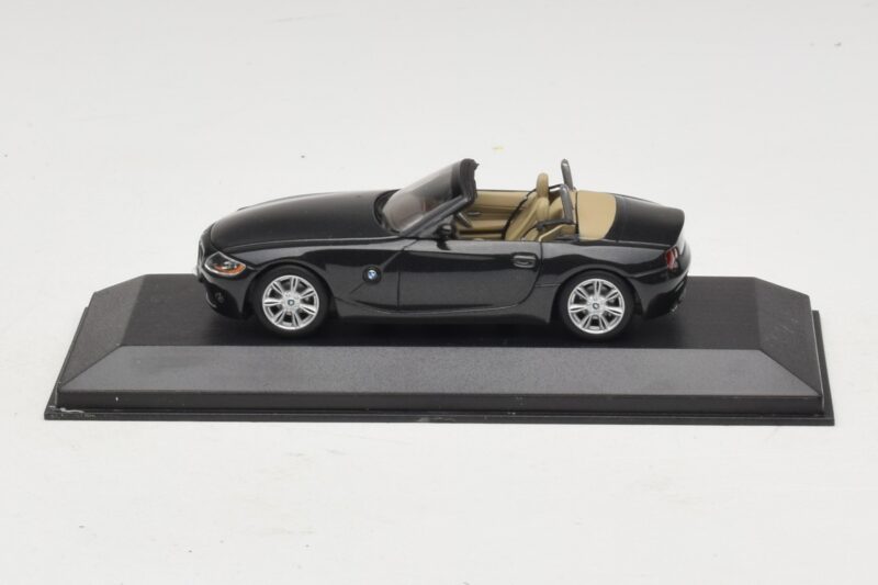 BMW Z4 E85 Zwart Metallic Vervangende Doos Minichamps 1:43 80420144055-R1 Metaal