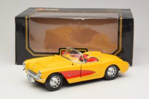 Chevrolet Corvette C1 Cabriolet Geel Rood Bburago 1:18 3034-M2 Metaal — afbeelding 8 van 8