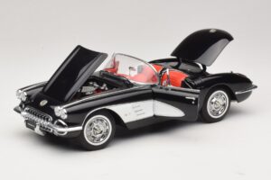 Chevrolet Corvette C1 Tuxedo Black AUTOart 1:18 71142 Metaal — afbeelding 2 van 8