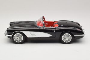 Chevrolet Corvette C1 Tuxedo Black AUTOart 1:18 71142 Metaal — afbeelding 4 van 8