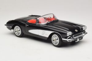 Chevrolet Corvette C1 Tuxedo Black AUTOart 1:18 71142 Metaal — afbeelding 6 van 8