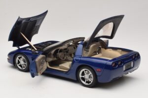 Chevrolet Corvette C5 Commemorative Edition Blauw AUTOart 1:18 71157 Metaal — afbeelding 6 van 9