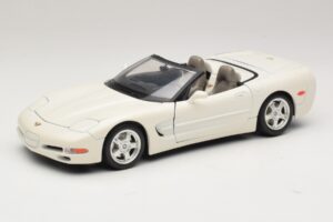 Chevrolet Corvette C5 Cabriolet Wit Bburago 1:18 3076-P1 Metaal