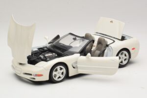 Chevrolet Corvette C5 Cabriolet Wit Bburago 1:18 3076-P1 Metaal — afbeelding 2 van 8