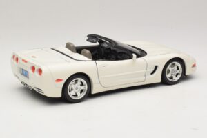 Chevrolet Corvette C5 Cabriolet Wit Bburago 1:18 3076-P1 Metaal — afbeelding 3 van 8