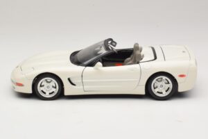 Chevrolet Corvette C5 Cabriolet Wit Bburago 1:18 3076-P1 Metaal — afbeelding 4 van 8