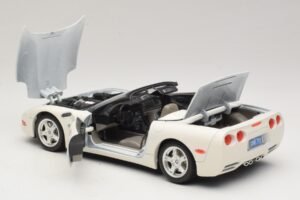 Chevrolet Corvette C5 Cabriolet Wit Bburago 1:18 3076-P1 Metaal — afbeelding 5 van 8