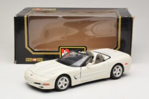 Chevrolet Corvette C5 Cabriolet Wit Bburago 1:18 3076-P1 Metaal — afbeelding 8 van 8