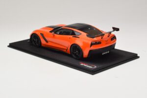 Chevrolet Corvette C7 ZR-1 High Voltage Tint TopSpeed 1:18 TS0147 Hars — afbeelding 5 van 6