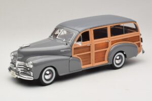 Chevrolet Fleetmaster Woody Grijs Maisto 1:18 31854 Metaal