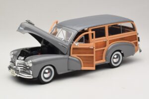 Chevrolet Fleetmaster Woody Grijs Maisto 1:18 31854 Metaal — afbeelding 2 van 8