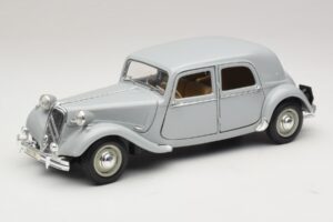 Citroen 15CV Six Grijs Maisto 1:18 31837 Metaal