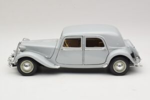 Citroen 15CV Six Grijs Maisto 1:18 31837 Metaal — afbeelding 4 van 8