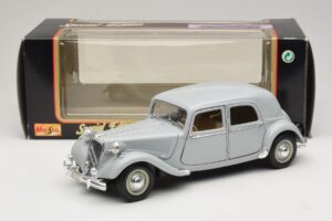 Citroen 15CV Six Grijs Maisto 1:18 31837 Metaal — afbeelding 8 van 8