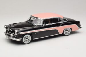 DeSoto Fireflite Sedan Zwart & Roze KK-Scale 1:18 KKDC181542 Metaal