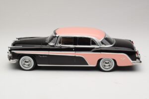 DeSoto Fireflite Sedan Zwart & Roze KK-Scale 1:18 KKDC181542 Metaal — afbeelding 3 van 6