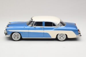 DeSoto Fireflite Sedan Blauw Metallic & Crème KK-Scale 1:18 KKDC181544 Metaal — afbeelding 3 van 6