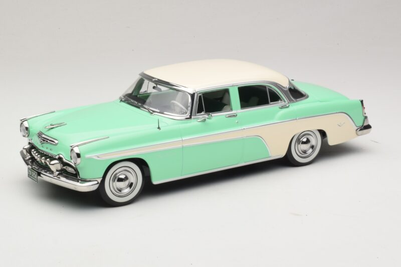 DeSoto Fireflite Sedan Lichtgroen & Crème KK-Scale 1:18 KKDC181543 Metaal