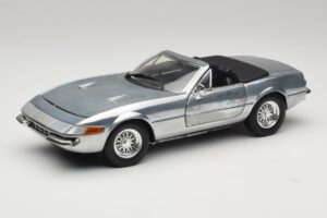 Ferrari 365 GTS Chrome Silver Hot Wheels 1:18 25738 Metaal